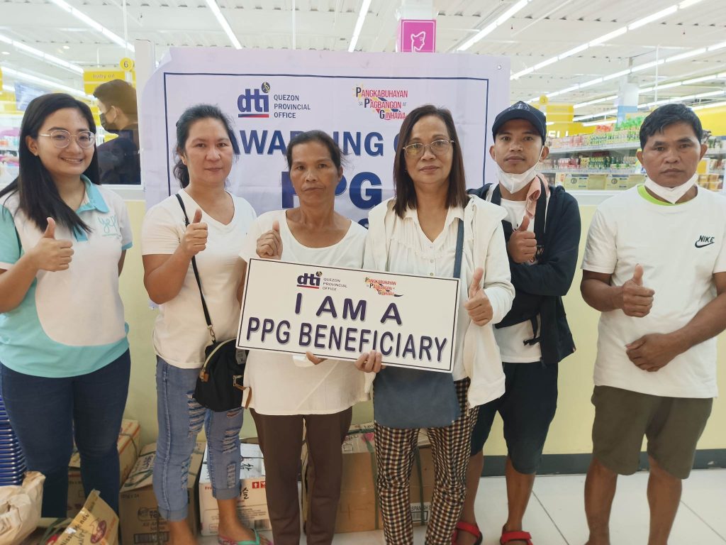 Ms. Jon Emilou M. Encomienda, NCBC Tayabas City assisting PPG beneficiaries.