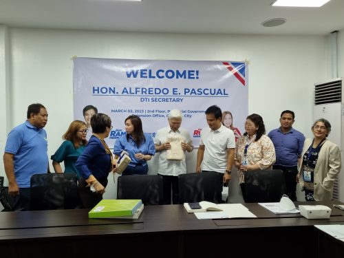 in photo: DTI Secretary Alfredo E. Pascual, Laguna Governor Ramil L. Hernandez together with DTI Laguna and LGU Laguna.