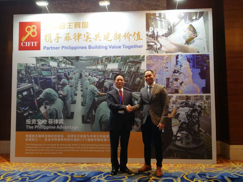 PTIC Shanghai’s Commercial Vice Consul Mario Tani with Xiamen Vice Mayor Lin Jian