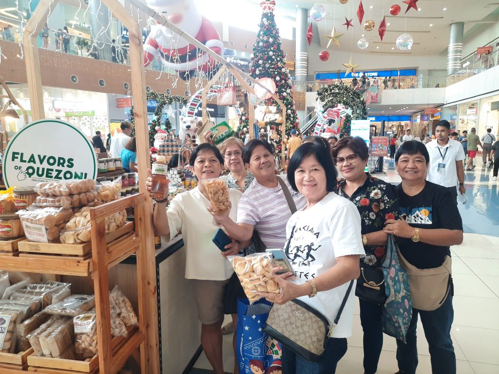 Consumers posing during the Kalakal Quezon Christmas Trade fair 2024