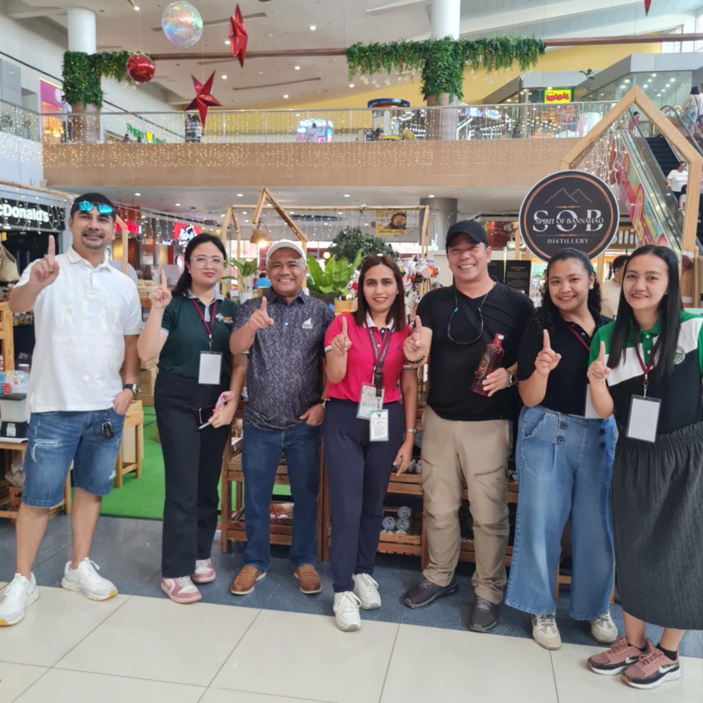 Consumers posing during the Kalakal Quezon Christmas Trade fair 2024
