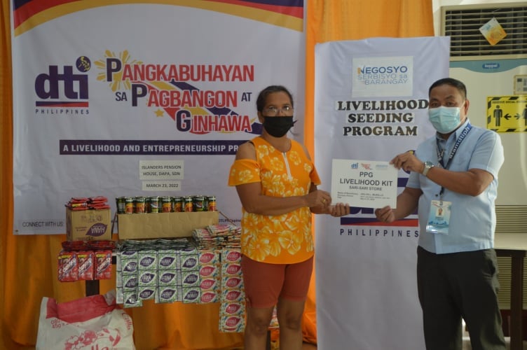  In a separate turn-over ceremony, Provincial Director Arnold Faelnar leads the distribution of livelihood starter kits to 75 MSMEs in Siargao towns Dapa and General Luna. 