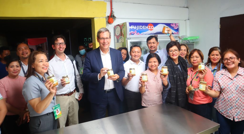 Canadian Ambassador Visits Women's Coop in Pangasinan
