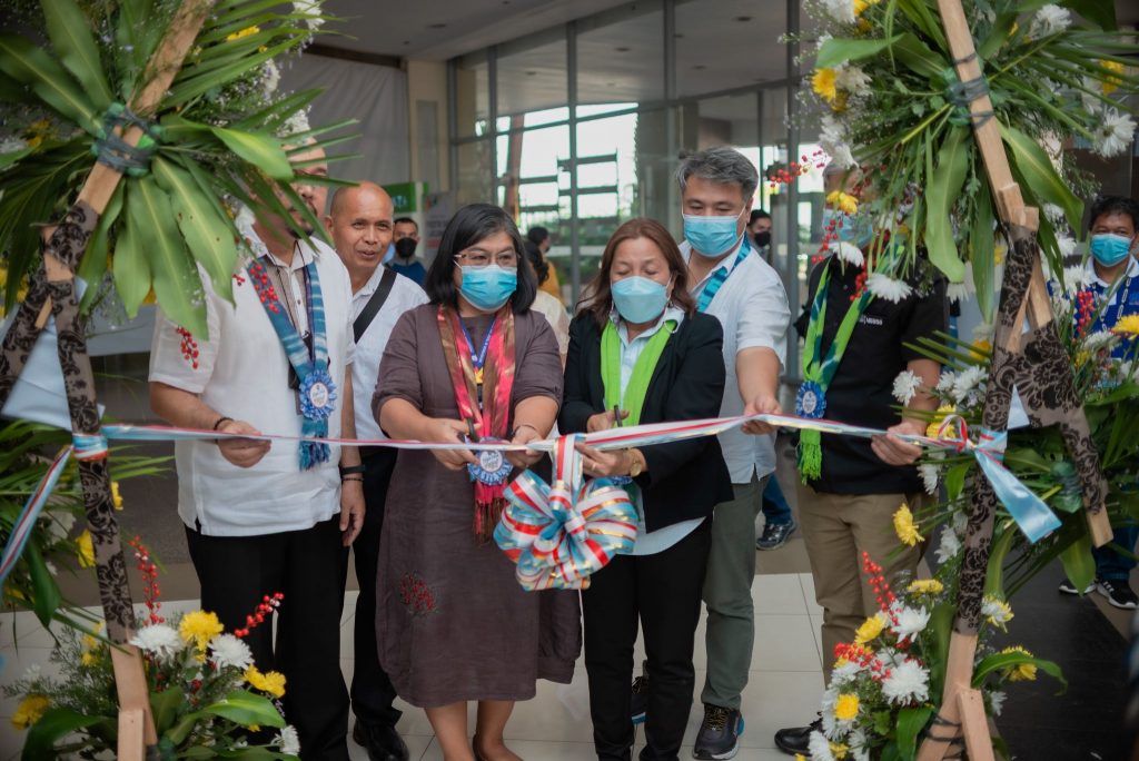 Ribbon cutting during the opening ceremony