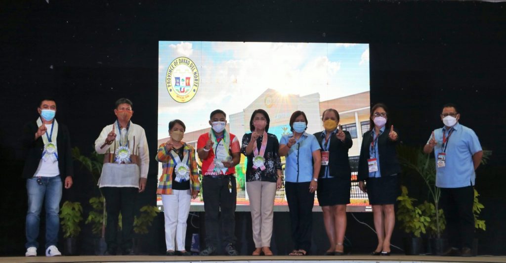  DTI 11 Regional Director Maria Belenda Q. Ambi (3rd from left) leads the officials and employees of the provincial government and the Department of the Interior and Local Government (DILG) during Davao del Norte's provincial competitiveness awarding.  
