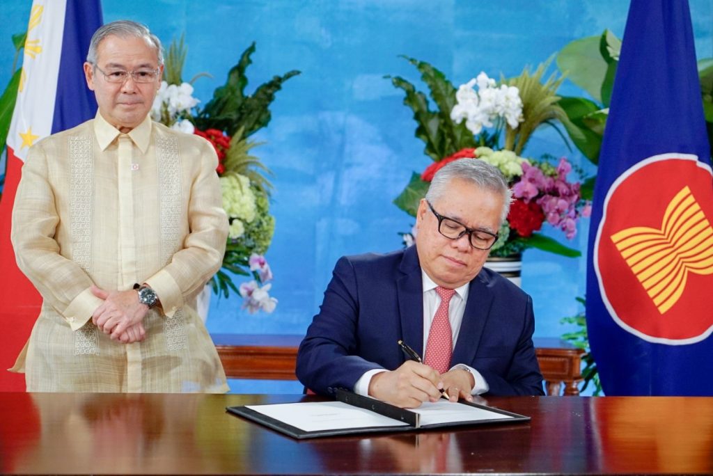 Foreign Secretary Teodoro Locsin Jr. and Trade Chief Ramon Lopez at the RCEP signing video conference