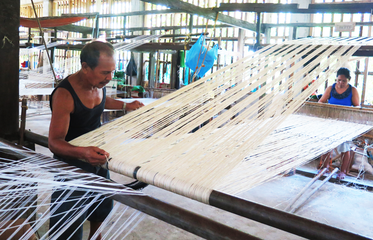 A TLMPC member painstakingly working on a loom-weaver