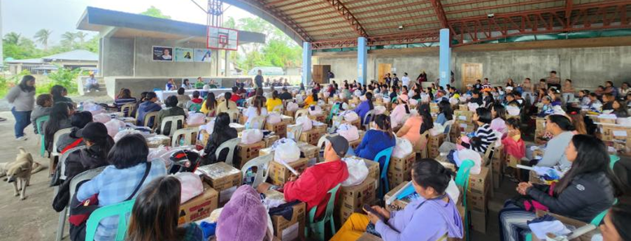 In photo: Local entrepreneurs from Dilasag, Aurora, who received Negosyo Serbisyo sa Barangay (NSB) business kits.